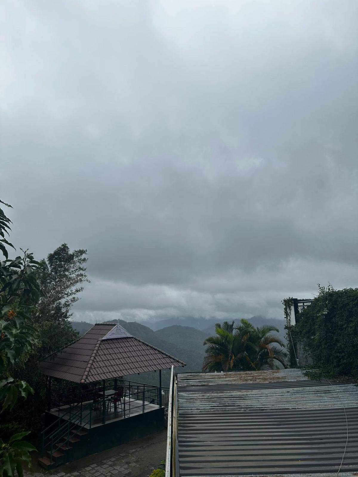Munnar Tea Hills Resort - Mthr Екстериор снимка