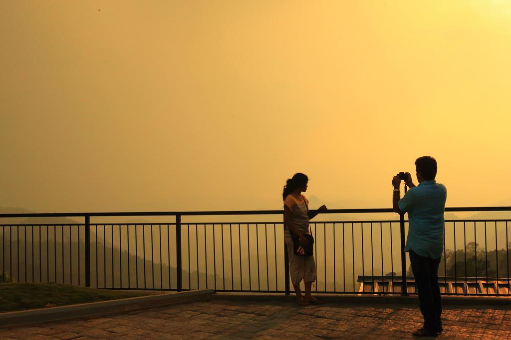Munnar Tea Hills Resort - Mthr Екстериор снимка